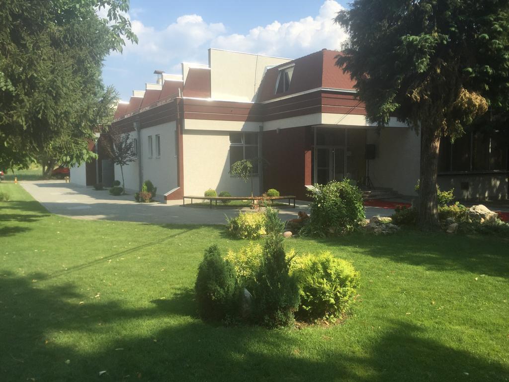 Bed and Breakfast Prenociste Gazela Pirot Esterno foto