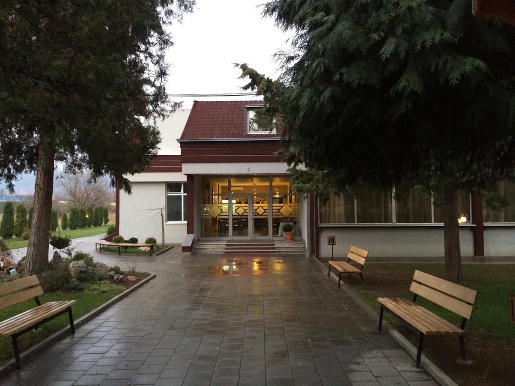 Bed and Breakfast Prenociste Gazela Pirot Esterno foto
